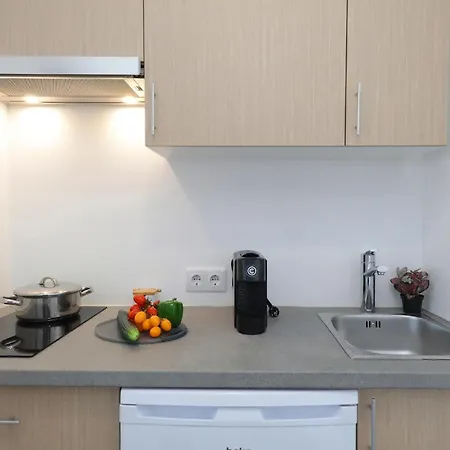 Apartament Perogil Poppy - Elegant With Pool