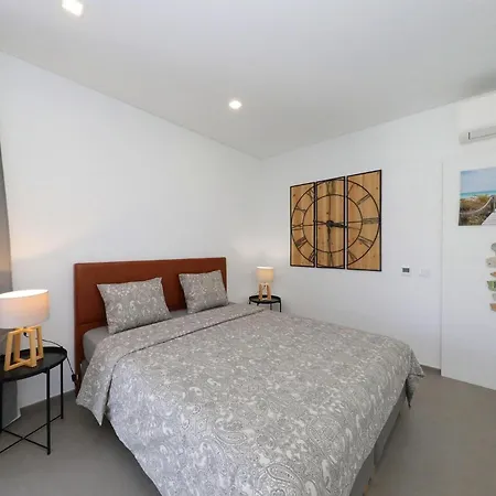 Perogil Poppy - Elegant With Pool