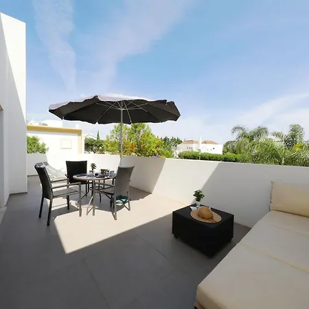 Apartment Perogil Poppy - Elegant With Pool