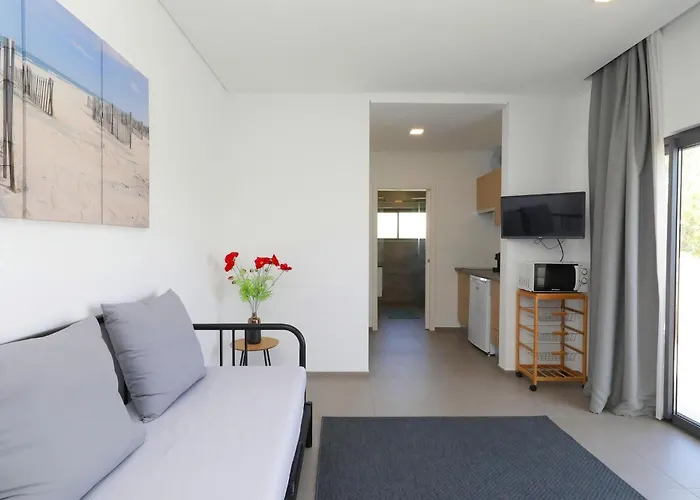 Perogil Poppy - Elegant With Pool *